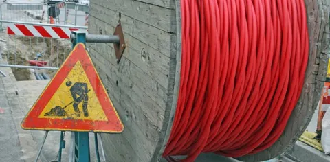 Scavi per la fibra ottica, scontro tra Ministeri