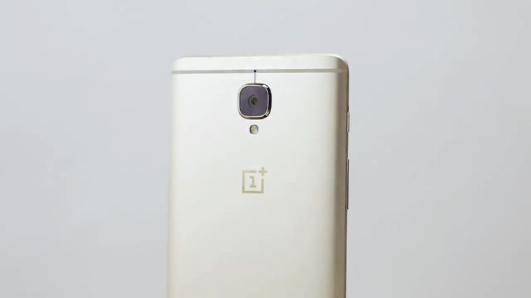 OnePlus 3 nella colorazione Soft Gold
