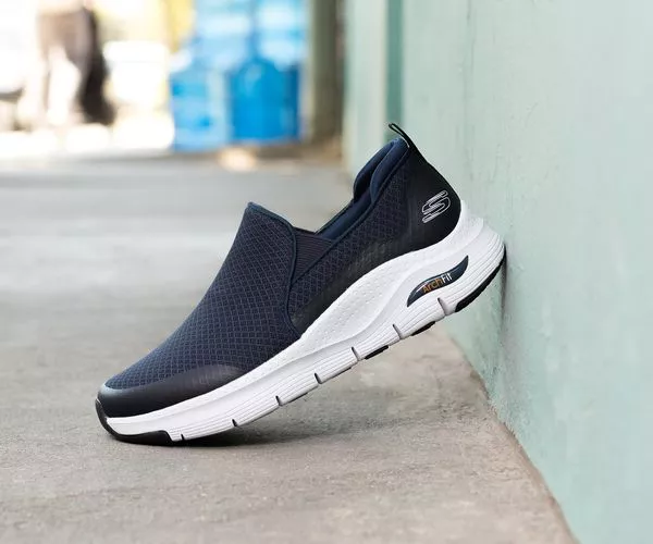 Skechers Arch Fit, le scarpe REATTIVE e comode a prezzo STRACCIATO (-46%)