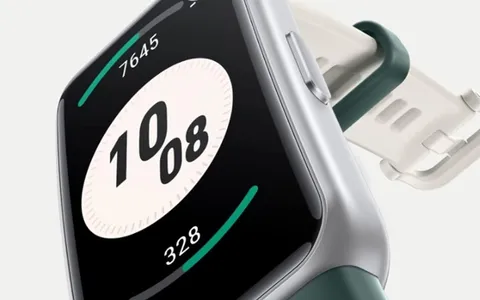 HONOR Band 7 con display AMOLED da 1 47 e resistenza all acqua a