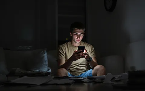 Dipendenza da smartphone: studio tedesco svela impatti sulla dopamina