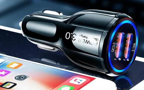 Caricatore USB a due porte per auto a 4€: il gadget GENIALE a prezzo MISERO  - Webnews