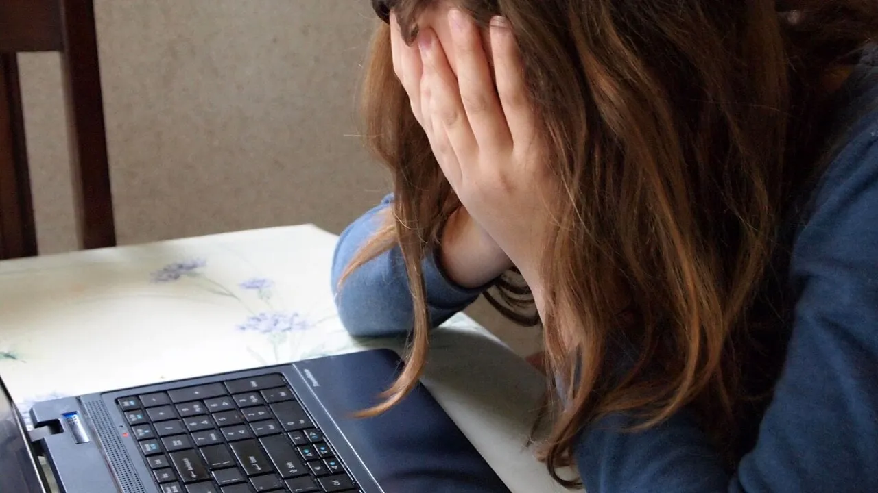 Truffe a sfondo sessuale: in Italia è boom (purtroppo) del fenomeno sextortion