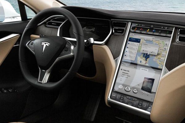 Monitor su Tesla Model S