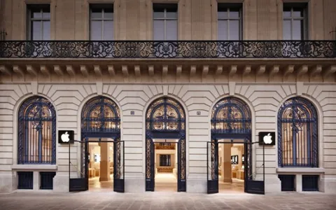 Apple sanzionata in Francia per il lavoro notturno negli Apple Store
