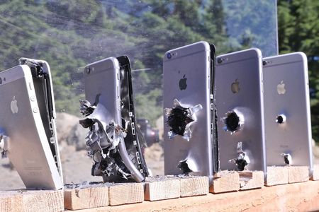 10 modi (drastici) per distruggere un iPhone