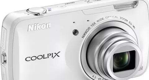 Coolpix S800c, fotocamera dal cuore Android