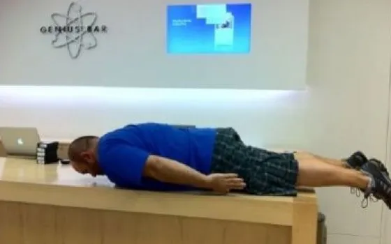 iPlanking: la mela-versione del fenomeno