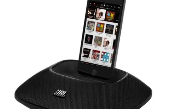 JBL lancia i primi altoparlanti con connettore Lightning