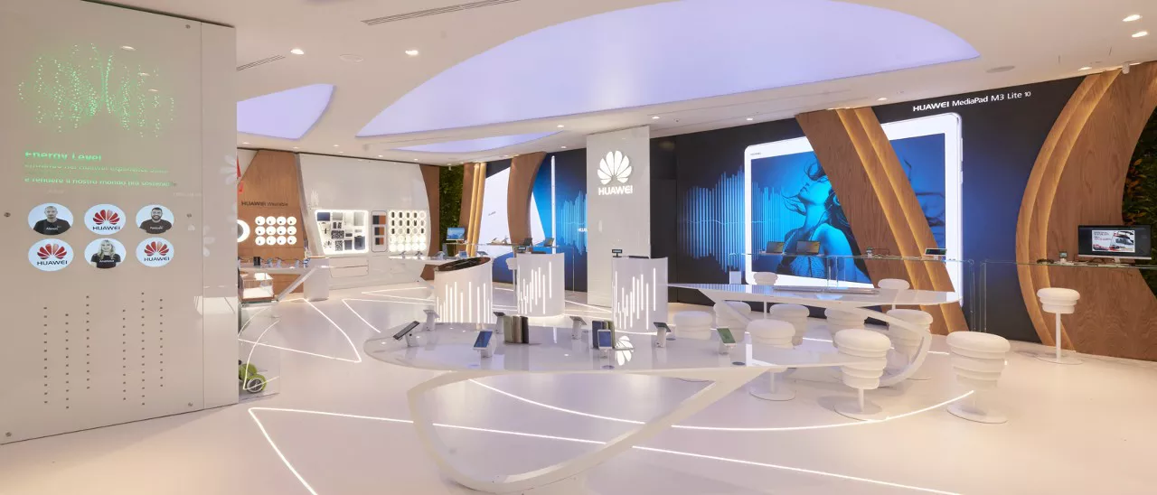 Huawei apre a Milano il primo Experience Store