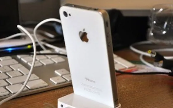 iPhone 4 bianchi: ritardi a causa del colore