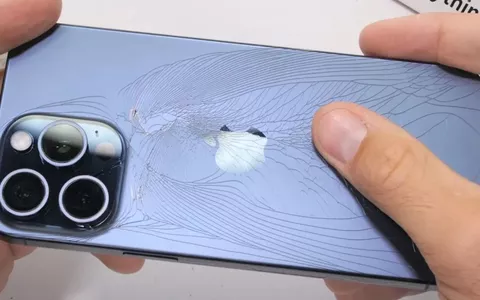 iPhone 15 Pro Max: flop per il vetro posteriore, rotto in pochi secondi nei test