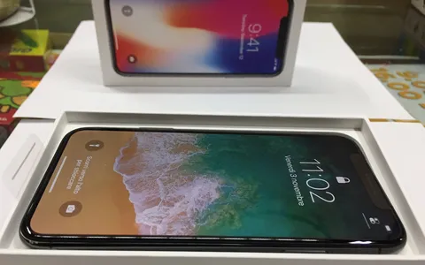 iPhone X, si formano le prime code davanti gli Apple Store