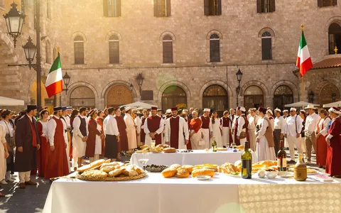 Ferragosto 2025: Tradizioni, Origini e Le Frasi di Auguri Più Belle da Condividere