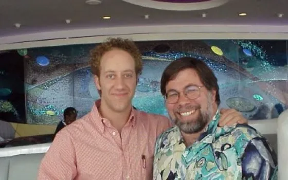 Portavano tutti le camicie hawaiane