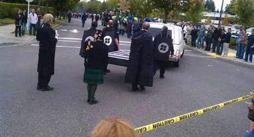 Microsoft celebra il funerale dell'iPhone