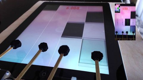 Piano Tiles, il robot pianista strappa il record su iPad
