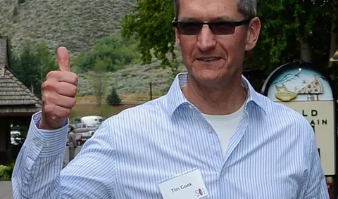 Tim Cook raccoglie i complimenti di John Sculley, ex CEO di Apple