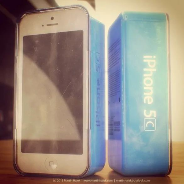 iPhone 5C, i rendering della confezione di Martin Hajek