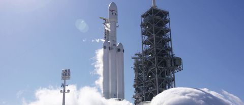 SpaceX, positivi i test del Falcon Heavy
