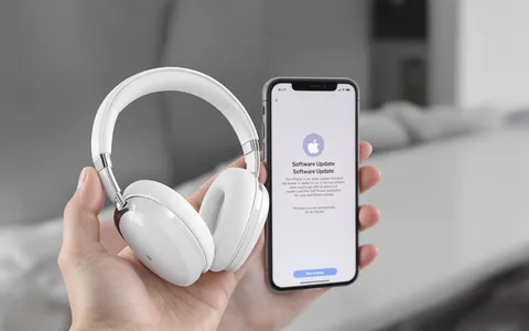 Apple aggiorna il firmware degli AirPods Max: novità e istruzioni