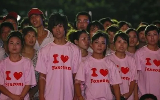 FLA: La Foxconn viola perfino le leggi cinesi sul lavoro