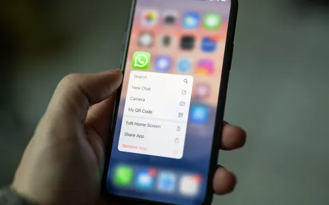 WhatsApp: truffa con messaggi vocali via mail