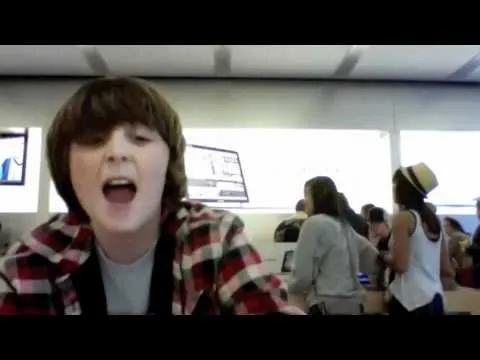 APPLE STORE DANCE TO HOLD IT AGAINST ME!!