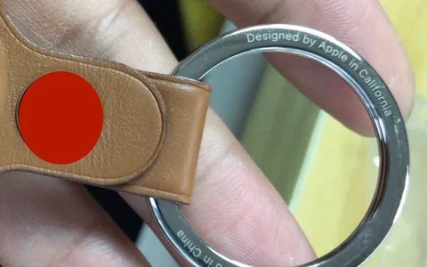 AirTag, spunta l'anello metallico del portachiavi Apple