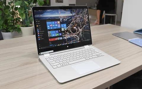 Il trucco geniale per salvare il tuo vecchio PC nel 2025: basta una chiavetta USB!