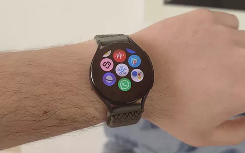 WhatsApp arriva sugli smartwatch WearOS: come installarla e dispositivi compatibili
