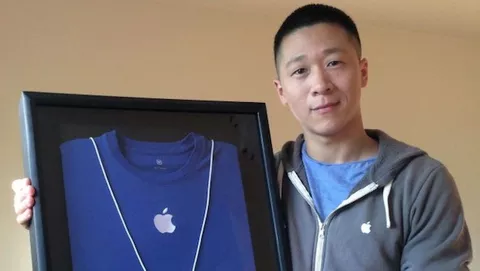 All'Asta la maglietta di Sam Sung, il dipendente Apple col nome più improbaile