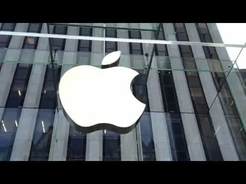 Apple store opening at 5th Avenue New York