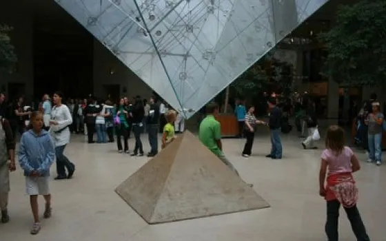 Un Apple Store al Louvre nel 2009
