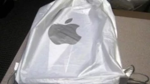 Gli Apple Store dicono addio ai sacchetti di plastica