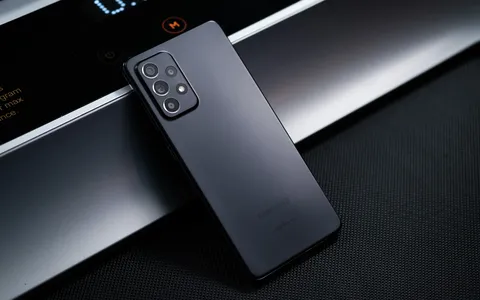 Avvolgente come il manto nero della notte Samsung Galaxy A52s 5G ti cattura a -150€