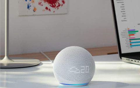 Echo Dot 5 con orologio: lo speaker intelligente costa il 29% in meno