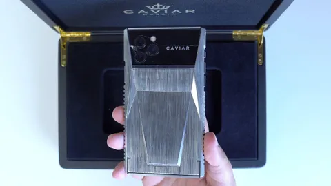 CyberPhone, l'iPhone 11 pro modificato col design del Teslatruck