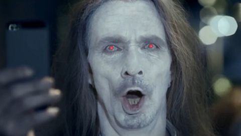 Per Nokia i possessori di iPhone sono degli zombie con gli occhi rossi