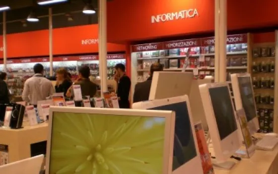 E accanto all'Apple Store, un Mondadori Multicenter