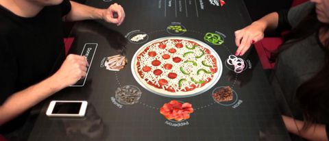 Un tavolo touch per ordinare le pizze