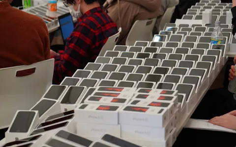 Coronavirus, 2.000 iPhone ai passeggeri della nave in quarantena