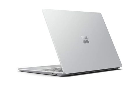 Microsoft Surface Laptop Go: sembra un MacBook Air e oggi è in super sconto su Amazon