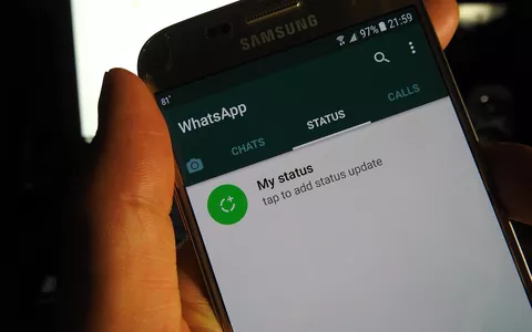 WhatsApp: inviare messaggi senza apparire online