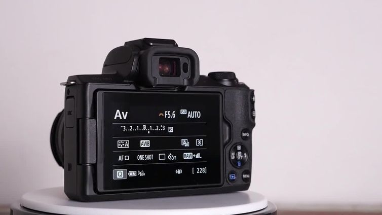 Canon EOS M50, video recensione