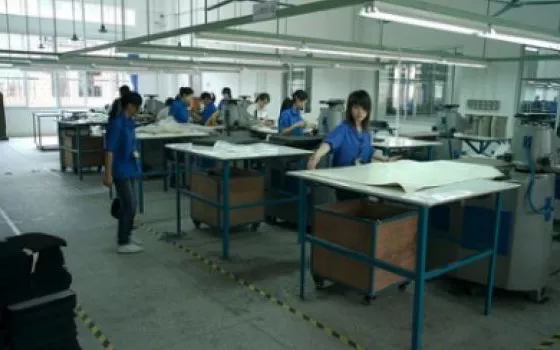 2000 lavoratori della fabbrica di schermi iPhone in sciopero