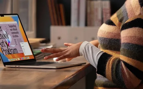 MacBook Air 2023 con chip M2: il PC Apple con i superpoteri al minimo storico su eBay