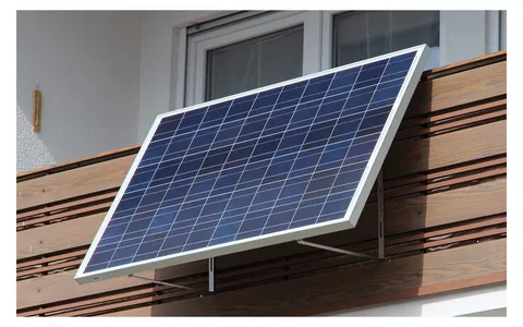Kit fotovoltaico da balcone PRONTO all'uso su eBay: lo colleghi e risparmi SUBITO