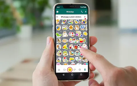 WhatsApp introduce la gestione avanzata degli sticker personalizzati