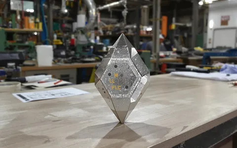 Scienziati cinesi creano un diamante esagonale più duro e resistente del naturale